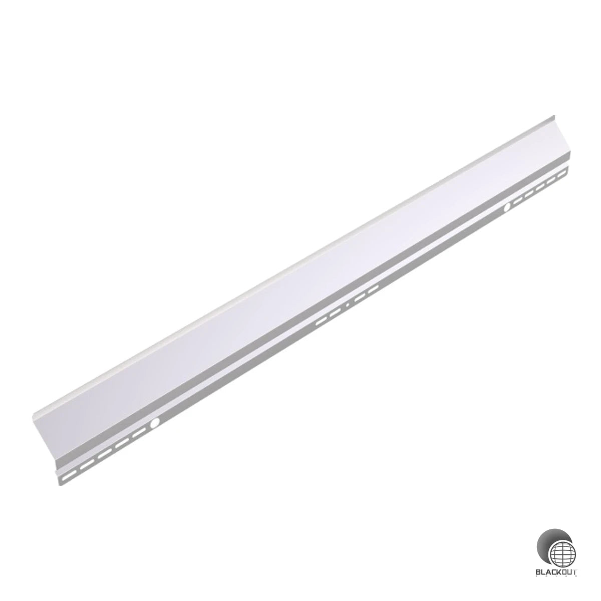 Das beschichtete Stahl-Windleitblech von Aerocompact ist passend für PV-Module mit 2401–2500 mm Länge und gehört zum COMPACTFLAT SN 2 Flachdach-Montagesystem für 10° Aufstellwinkel.