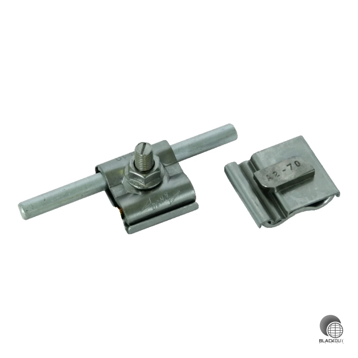 Geprüfte Universalerdungsklemme aus rostfreiem Stahl für den normativen Potentialausgleich und Blitzschutz in PV-Anlagen — verbindet Rundleiter von 8–10 mm mit Leitern von 4–50 mm² sicher und korrosionsfrei.
