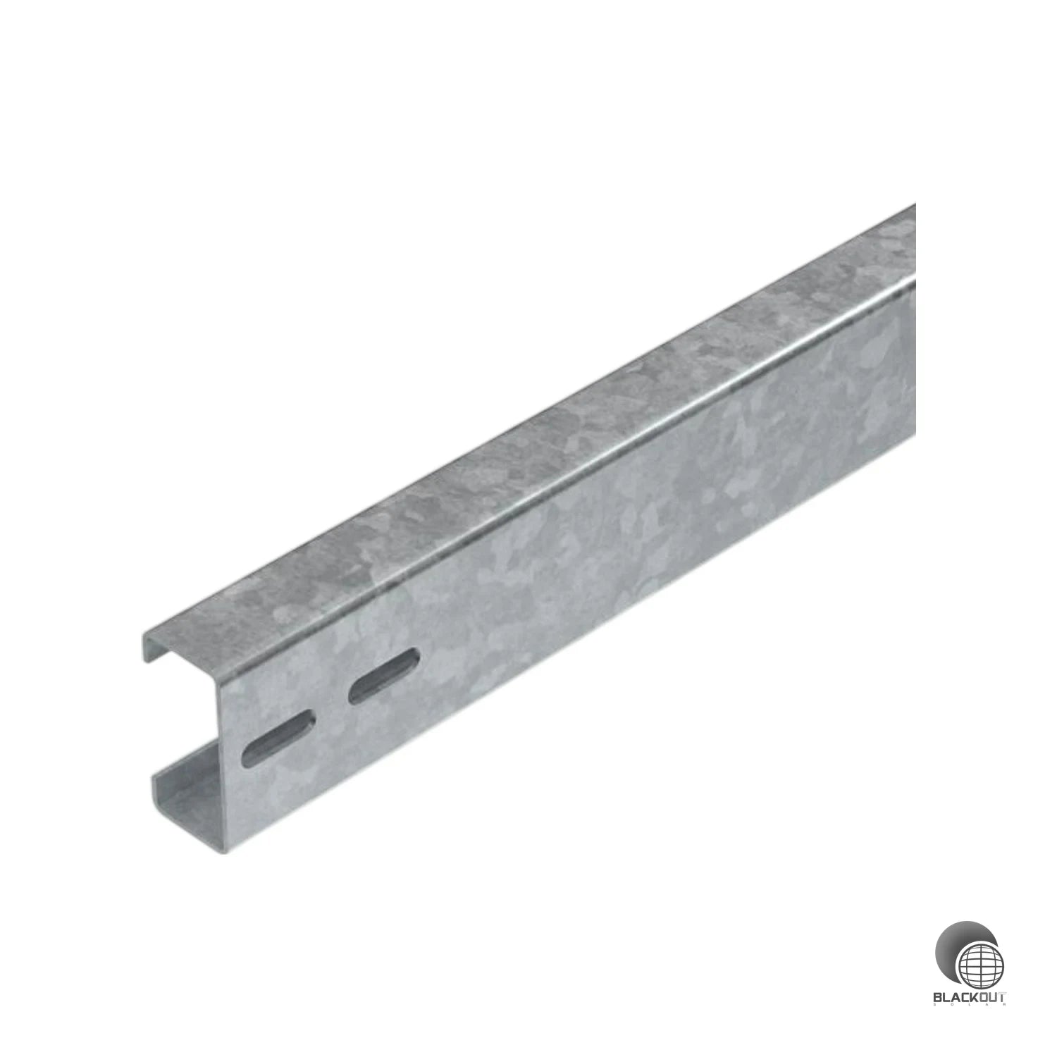 Robustes Universal-Trägerprofil aus tauchfeuerverzinktem Stahl für die Montage von PV-Modulen auf Freiflächenanlagen – flexibel kombinierbar und dauerhaft witterungsbeständig.