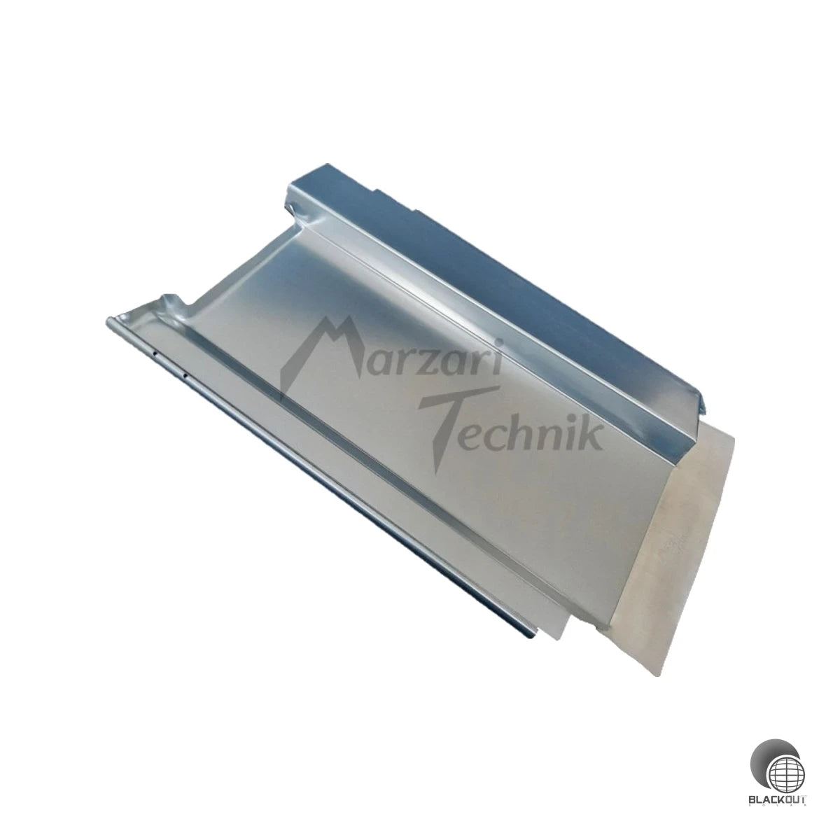 Verzinkte Metalldachplatte für die sichere Dachdurchführung bei PV-Montagesystemen – passgenau für bestimmte Ziegeltypen von Erlus und Creaton.