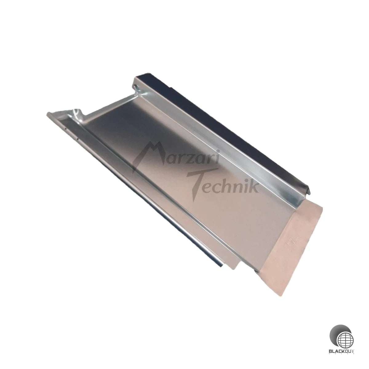 Passgenau gefertigte Metalldachplatte für die Integration von Photovoltaik-Montagesystemen auf Creaton-Ziegeln des Typs Balance und Titania – zuverlässige Abdichtung und sichere Befestigung in einem.