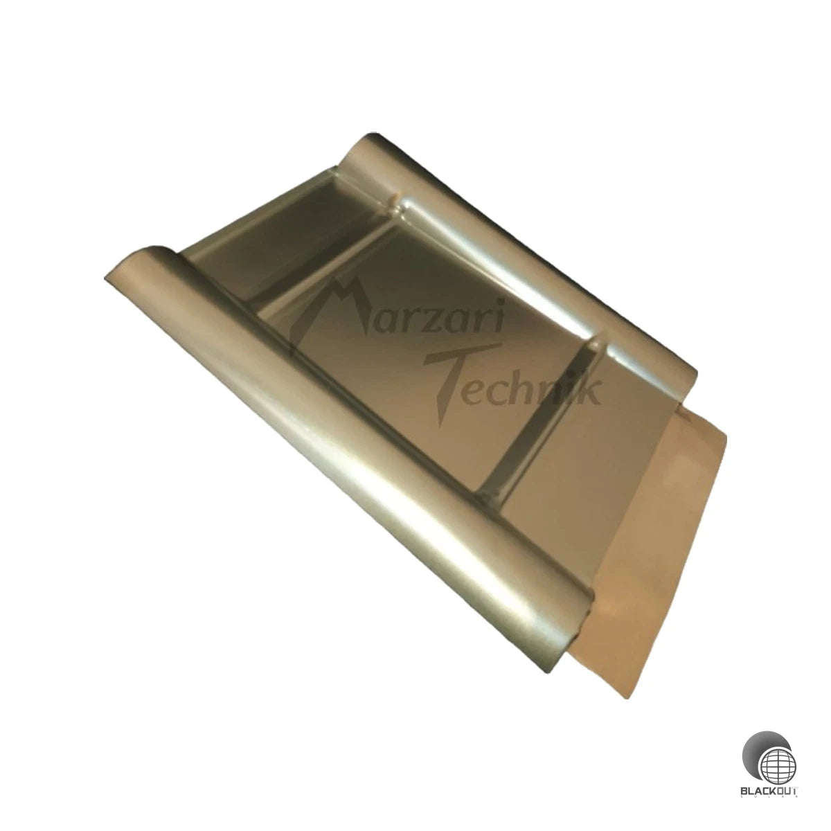 Passgenau gefertigte Metalldachplatte für die sichere Dachdurchführung bei Solarmontage auf Ziegeln vom Typ Verona (Creaton Eternit). Ideal für eine dichte, professionelle PV-Installation auf dem Schrägdach.