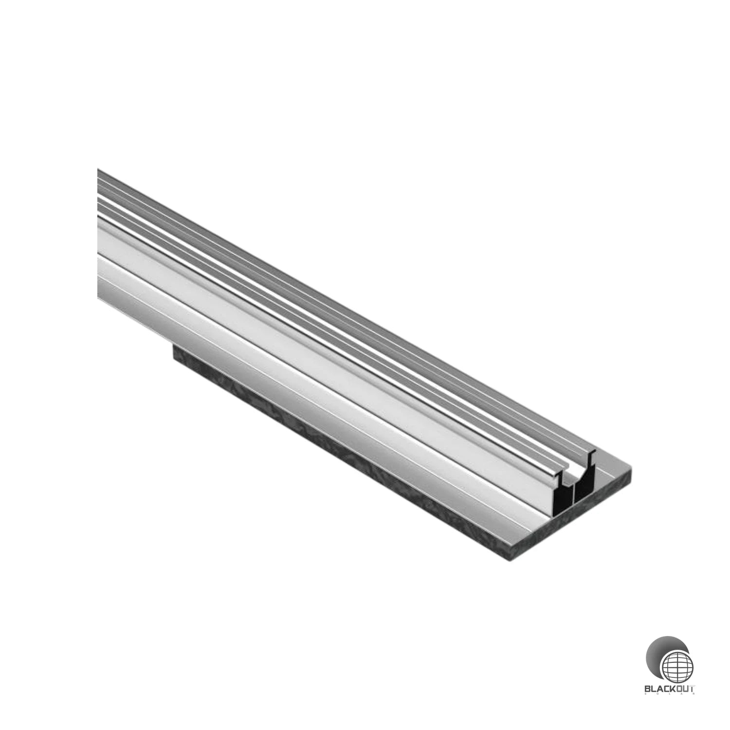 Stabiles Aluminium-Trägerprofil für die Montage von PV-Modulen auf Flachdächern — die zuverlässige Basis für professionelle Flachdach-Photovoltaikanlagen.
